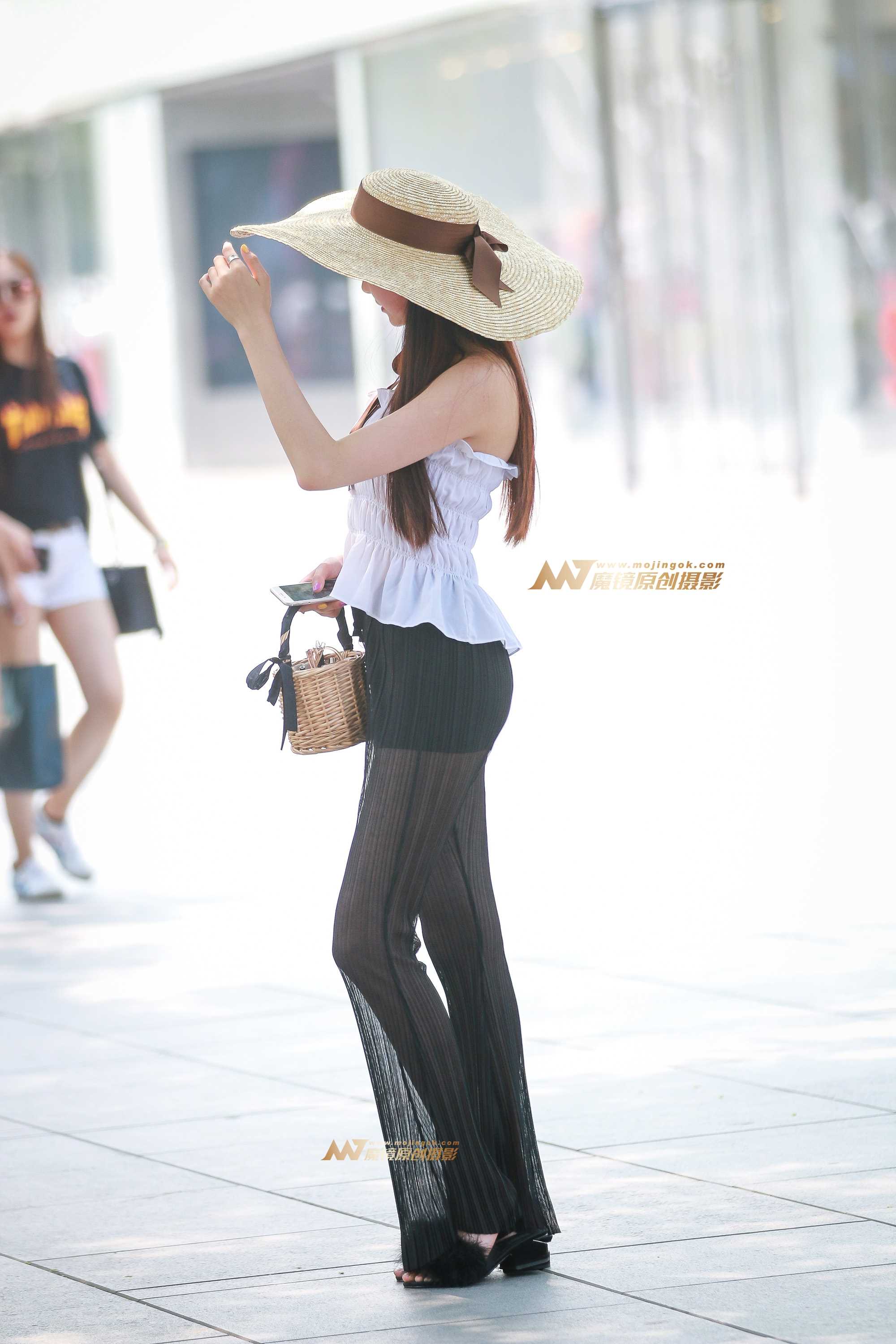 21015-bcconiq0rds.jpg
