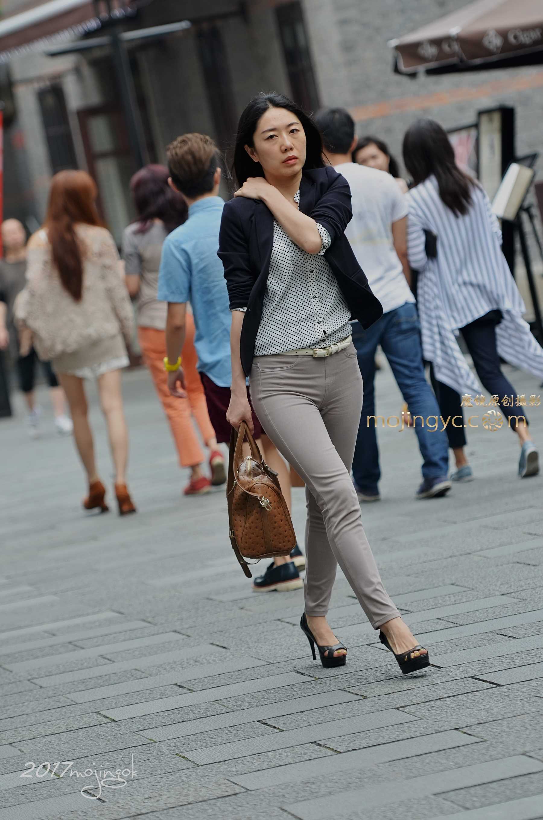 13893-3afagg34x04.jpg