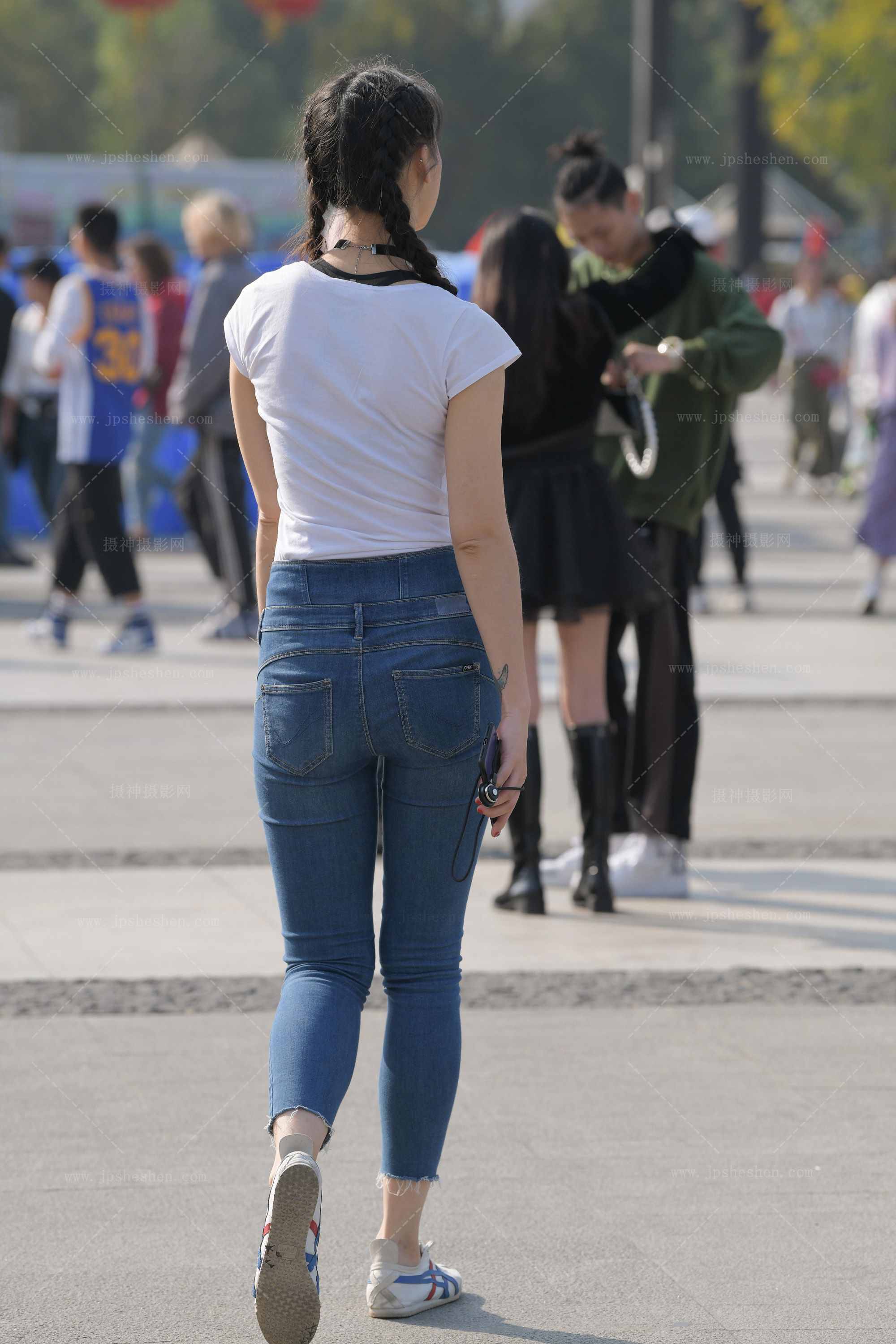 14888-4uxy05izwxg.jpg