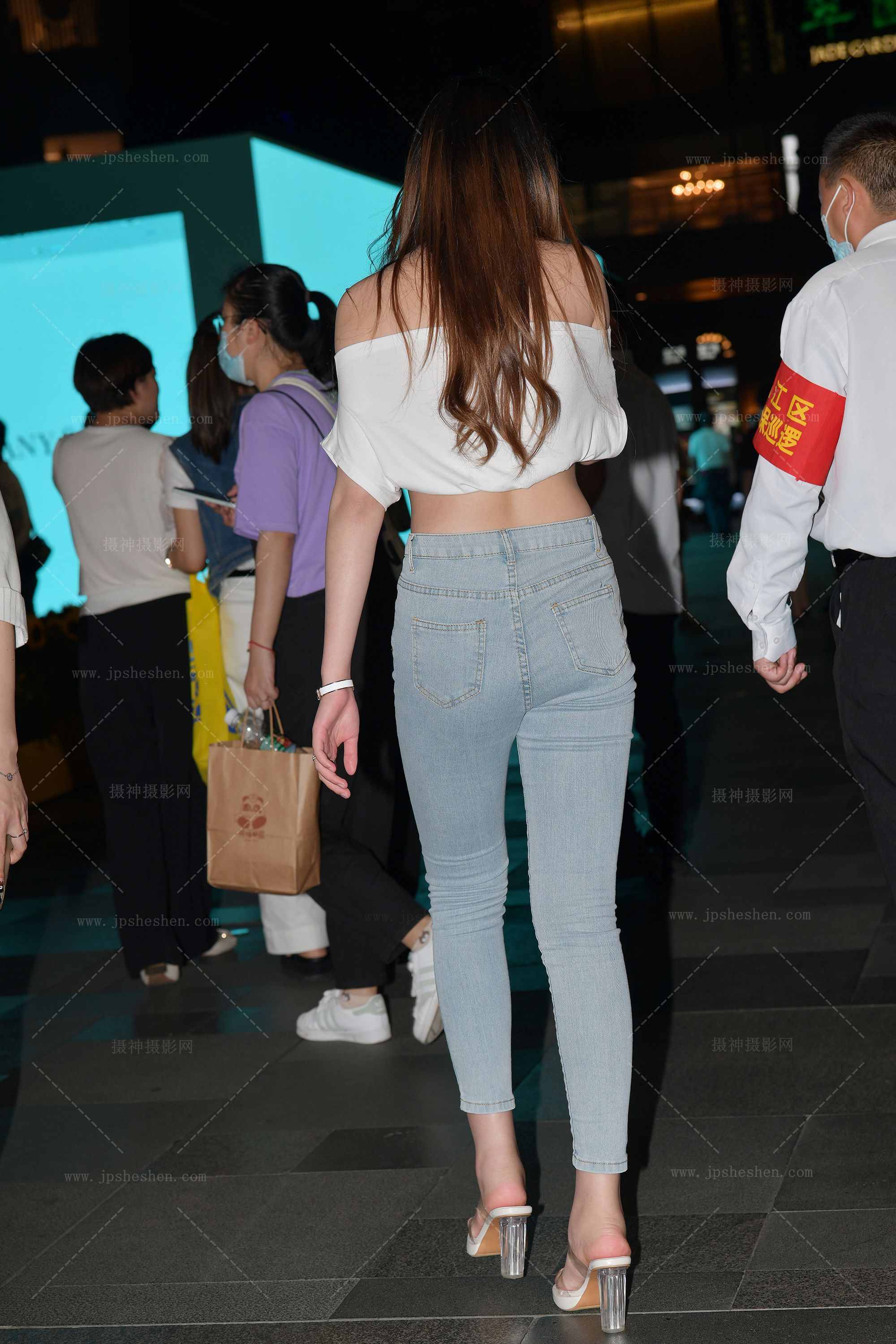 16081-0fct0nywcat.jpg