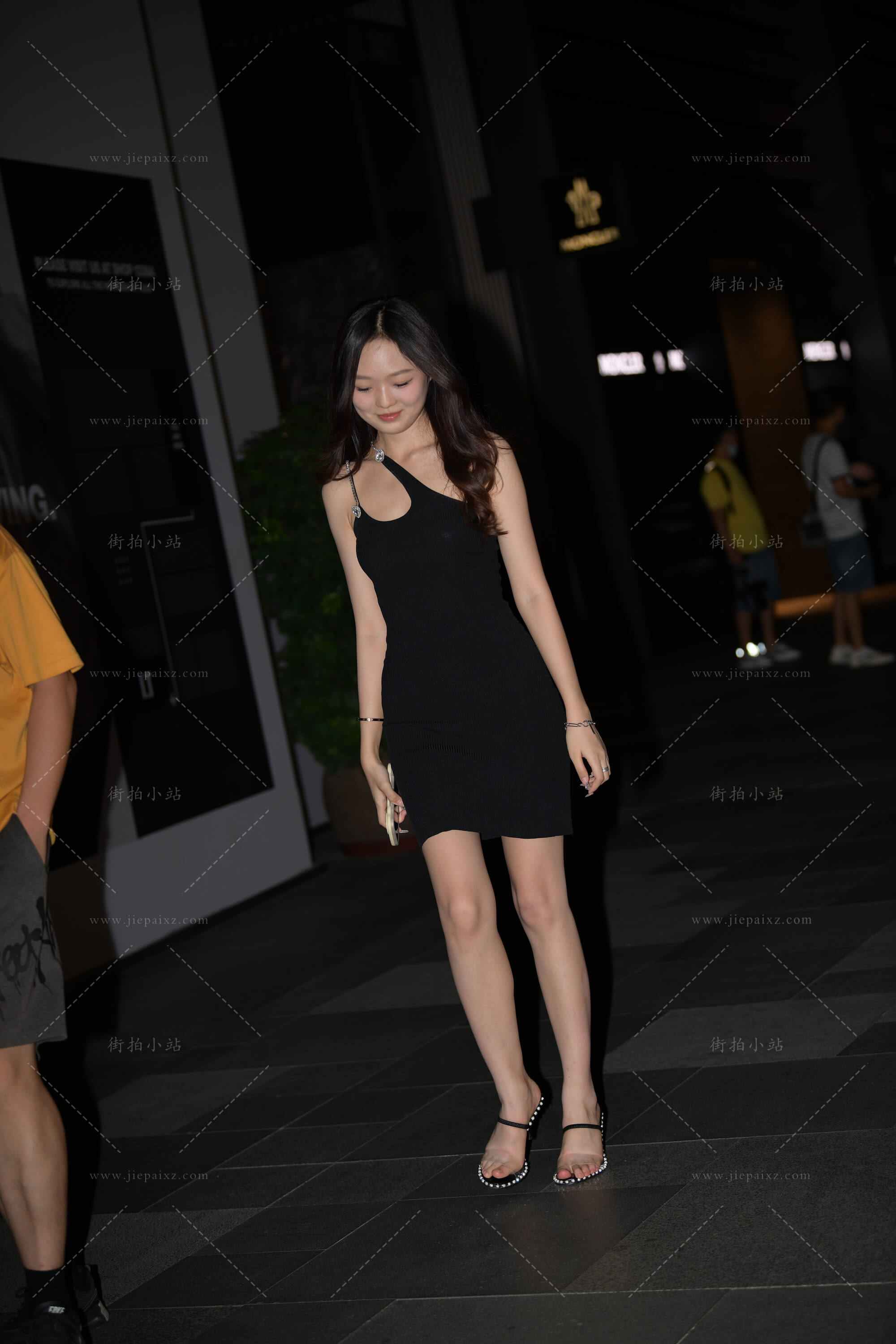 33911ay1m0flc5le.jpg