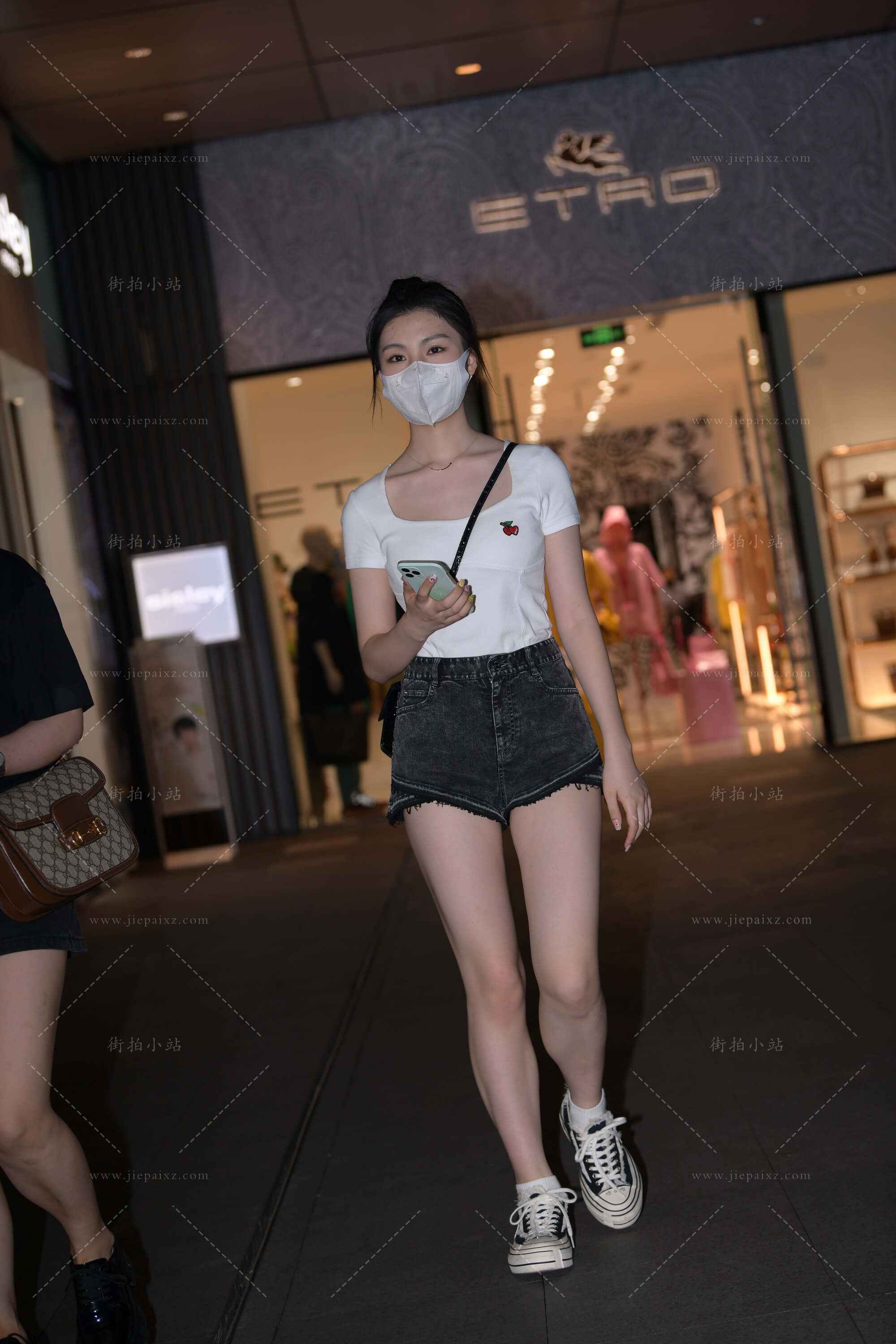 33610eqcuvoqaka0.jpg