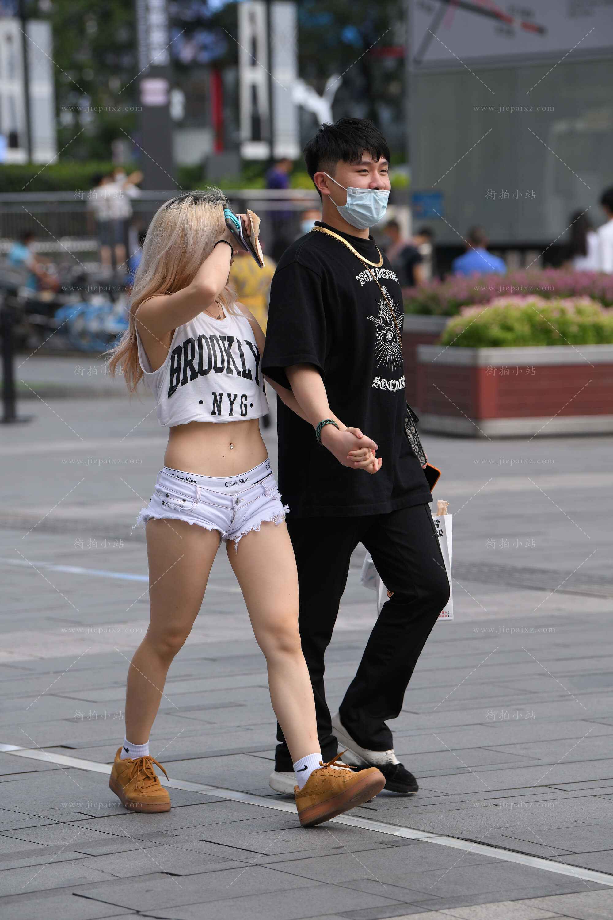 33573g4zndxubl5g.jpg