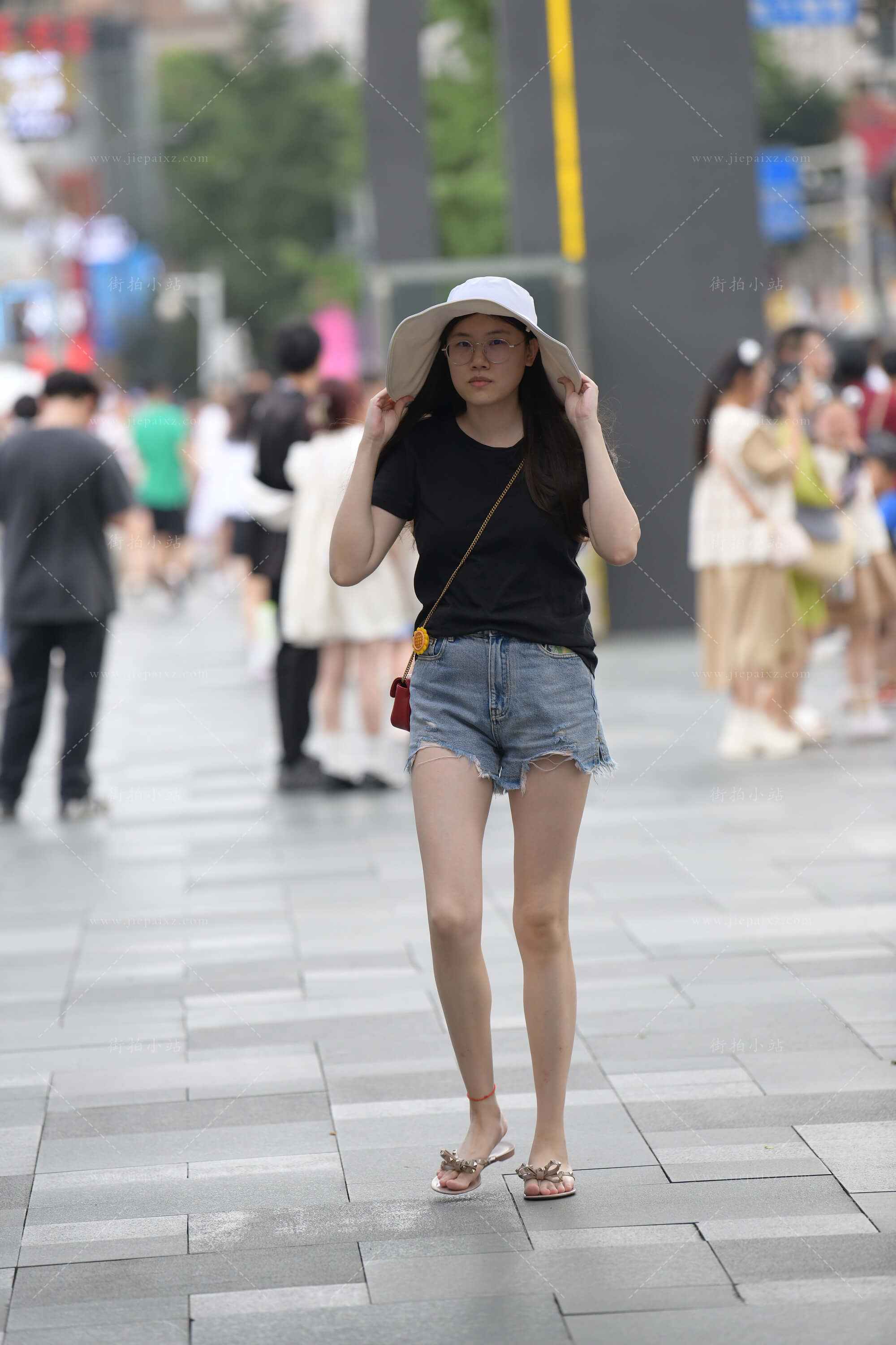 329660ucus2y2jwv.jpg