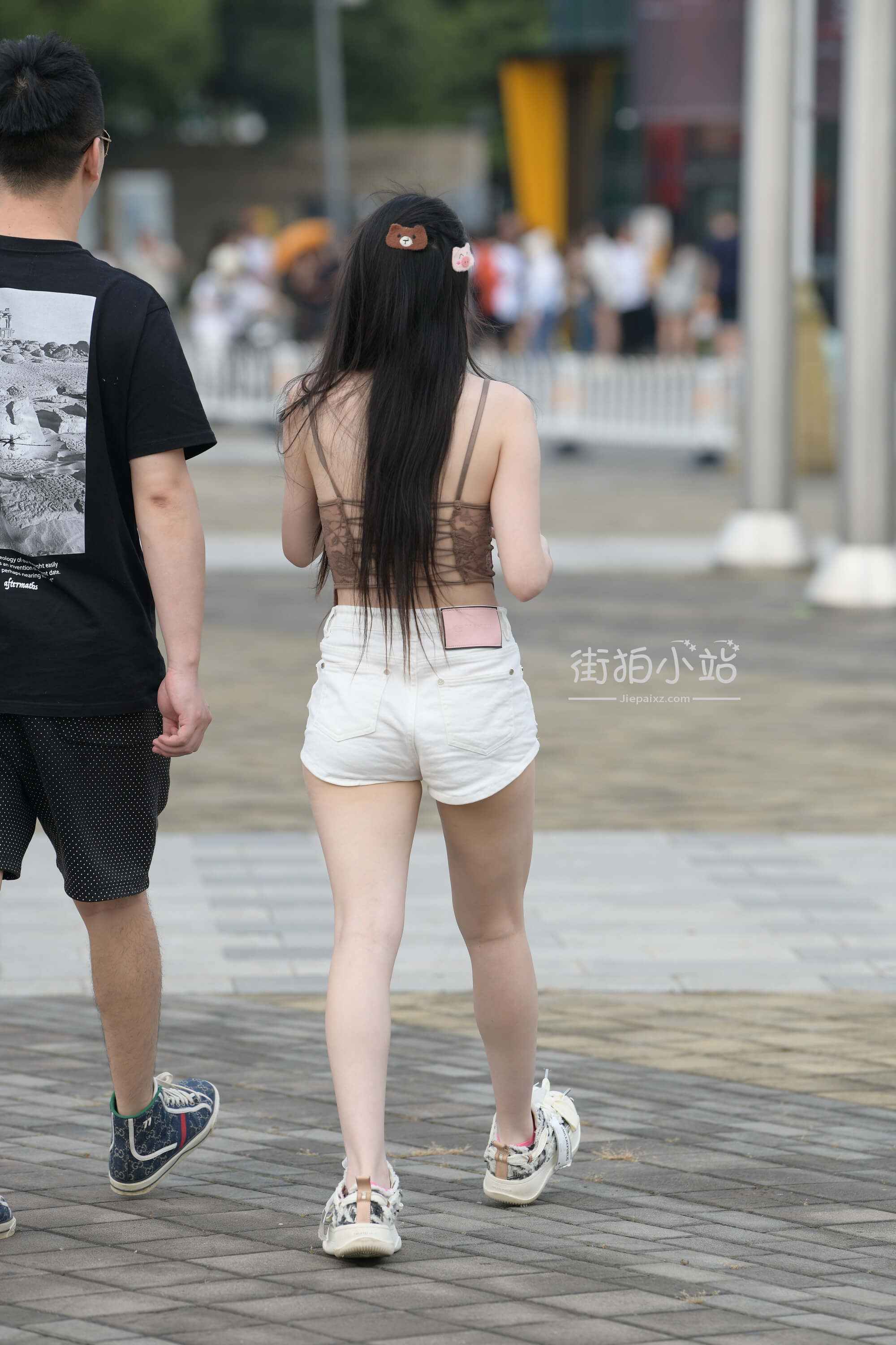31688zpj523kfona.jpg