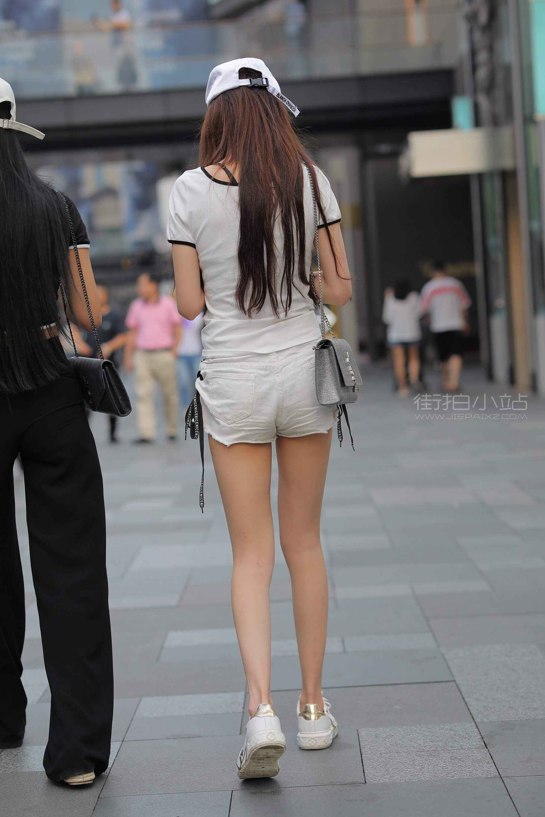 24516avjkkms12jo.jpg