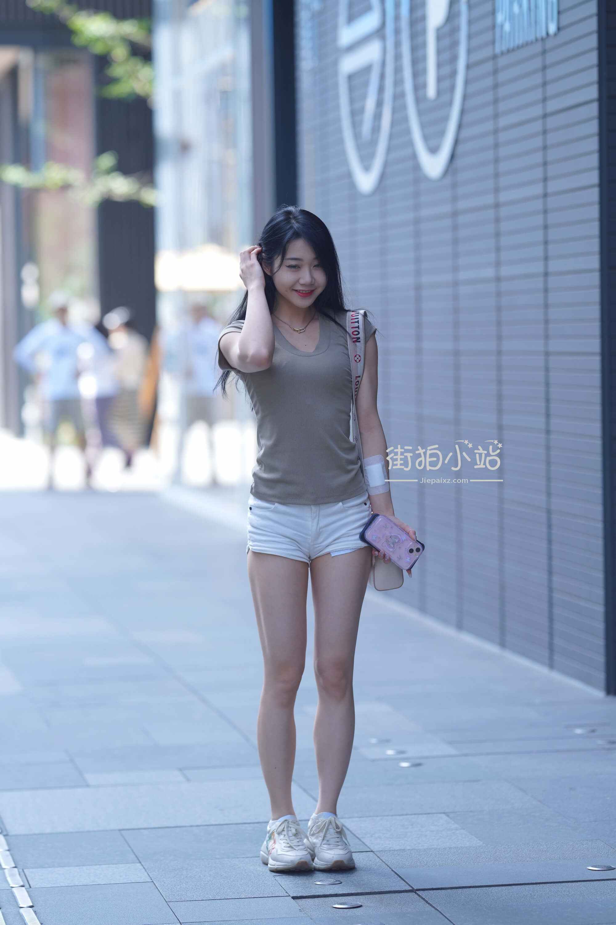30691rxuy4sns04u.jpg