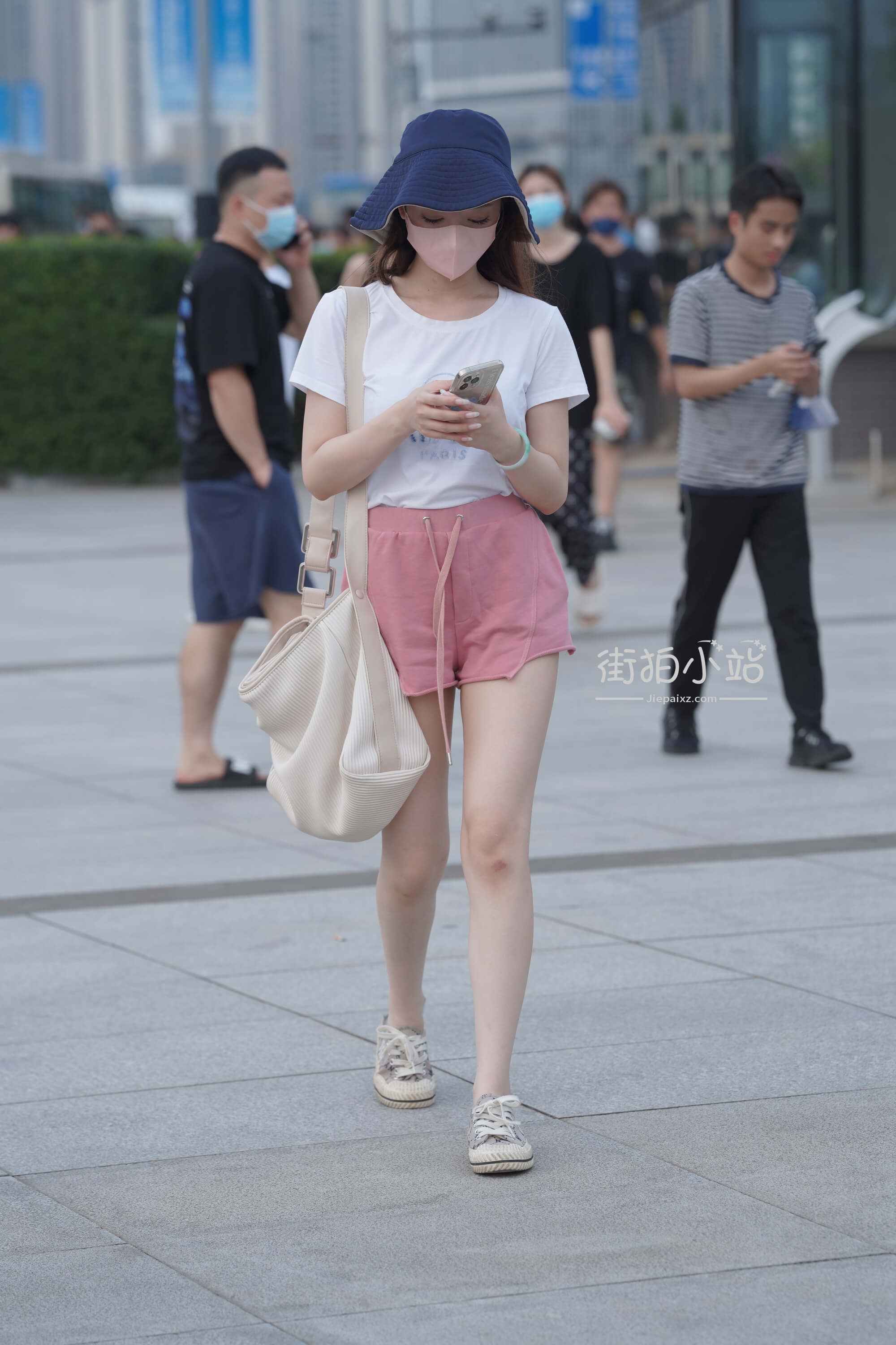 30136rxum1aj3xgh.jpg