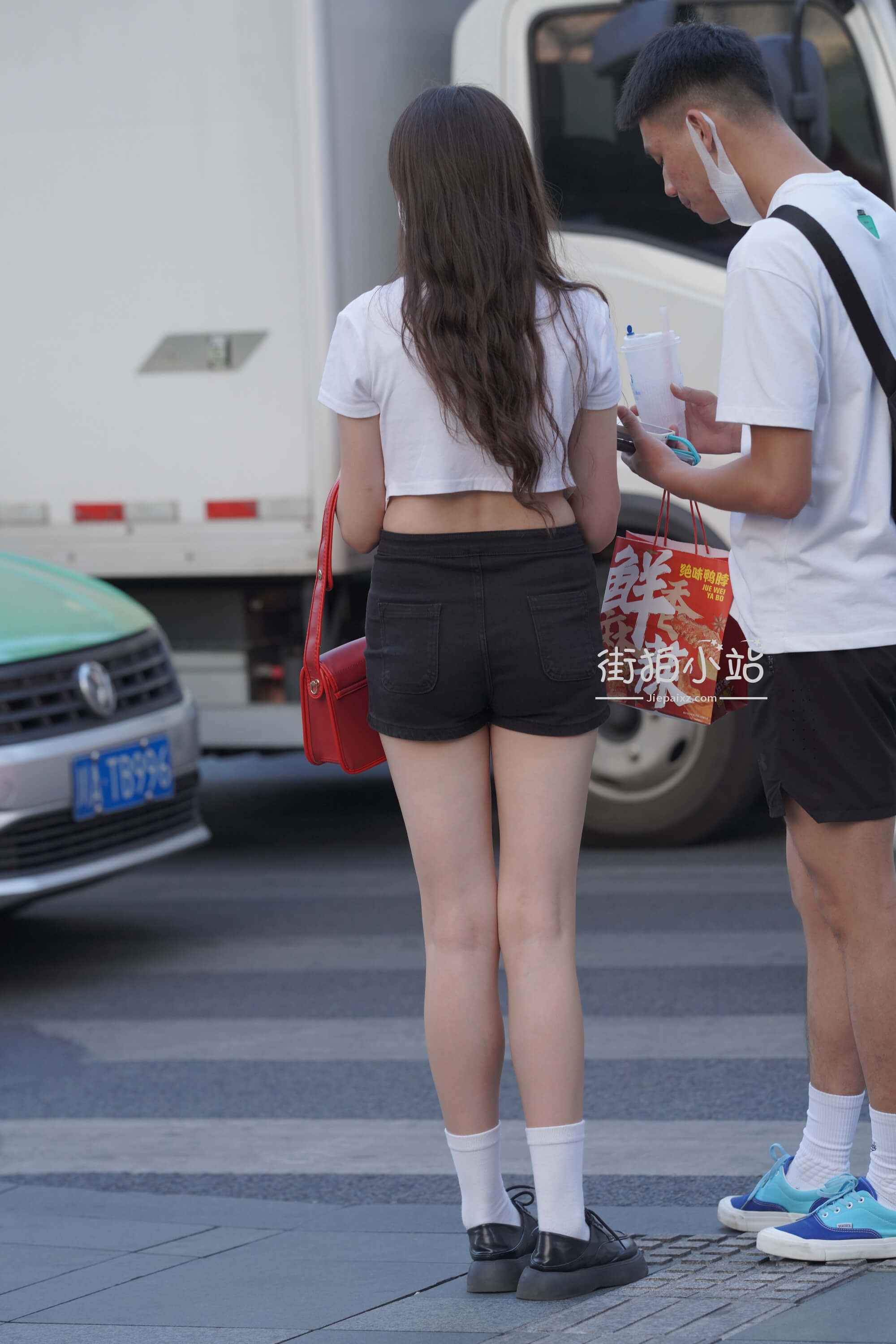 29743mt4jmn3wdlb.jpg