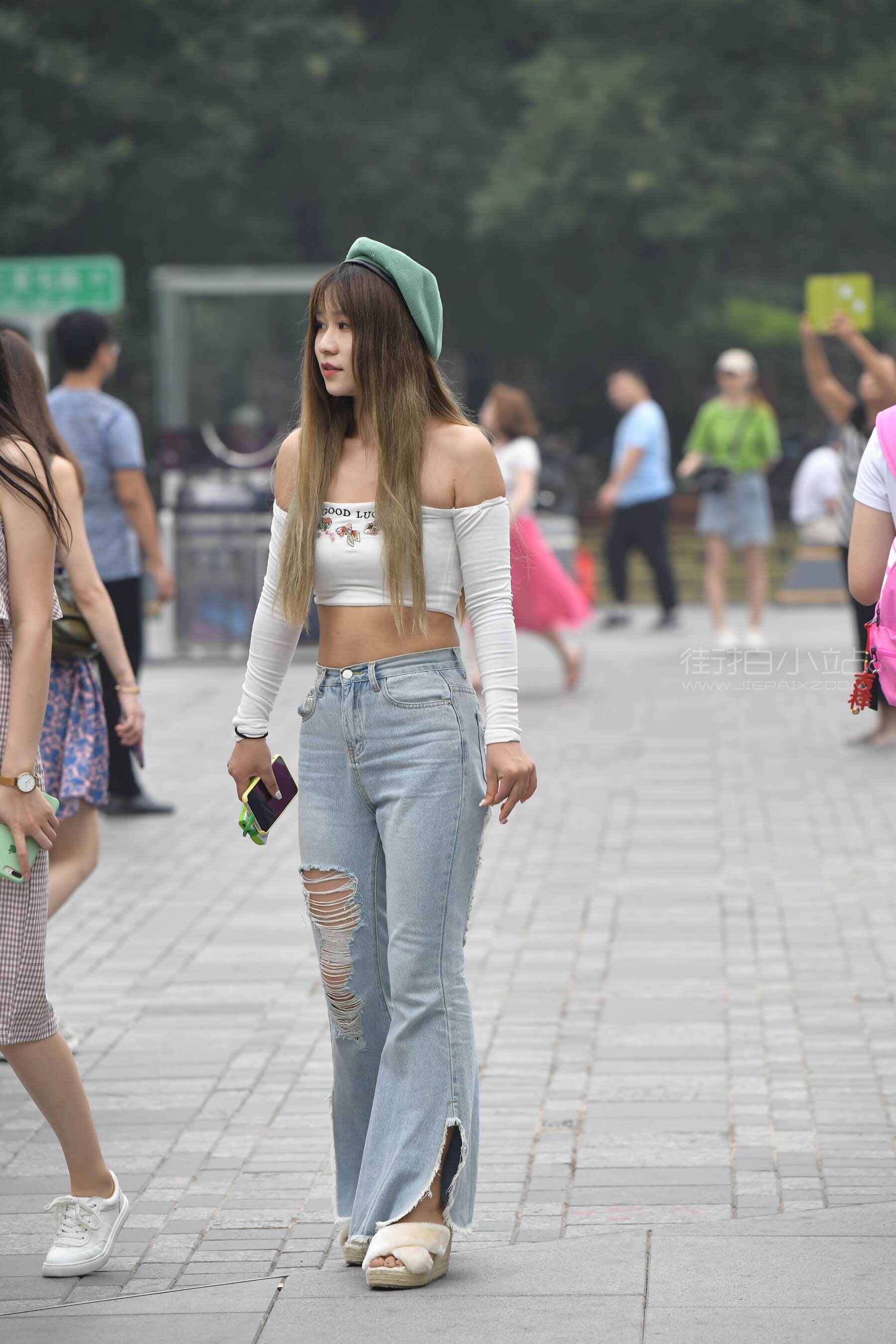 23967o425dk3isx3.jpg