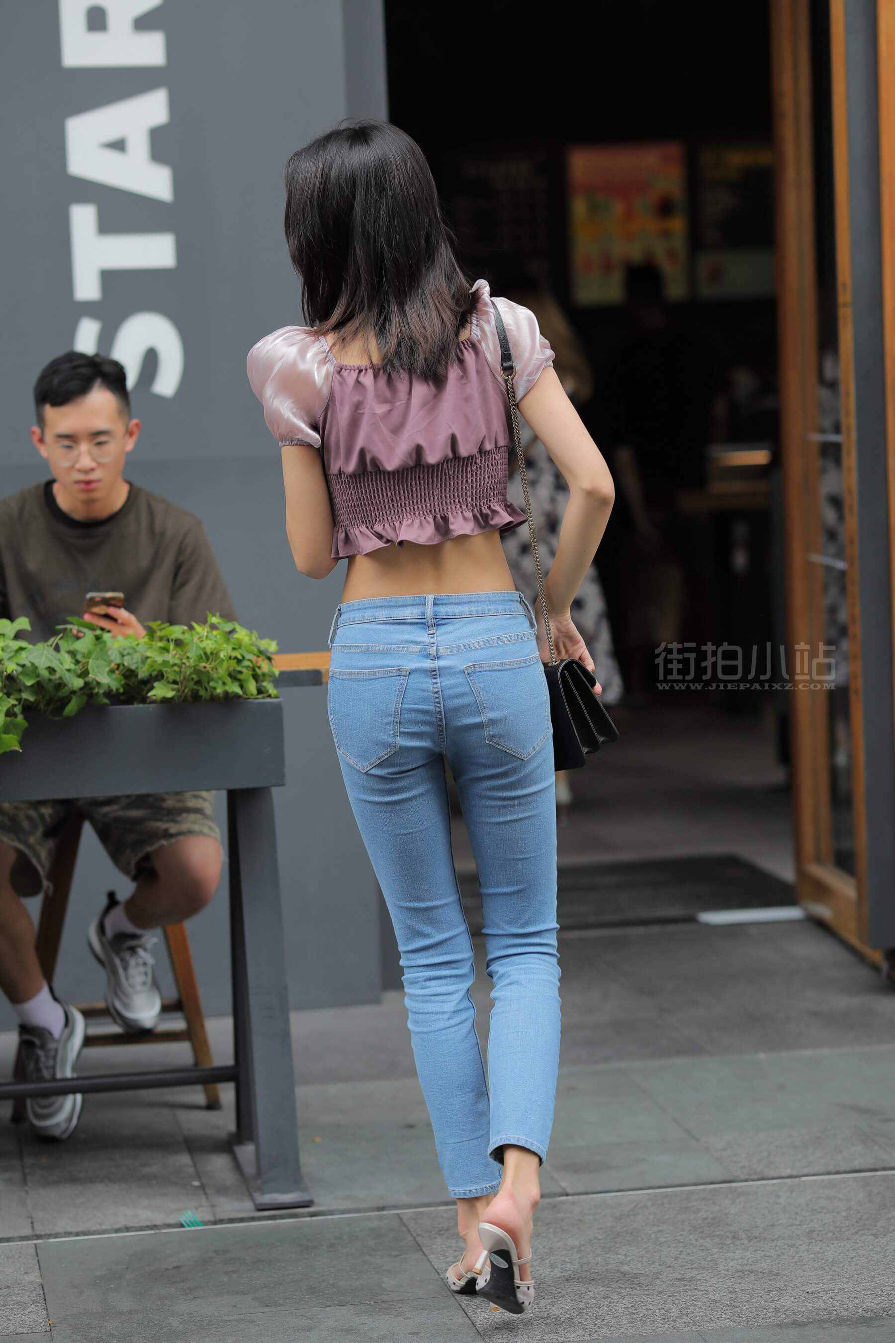 22472tdvu4vuayd1.jpg