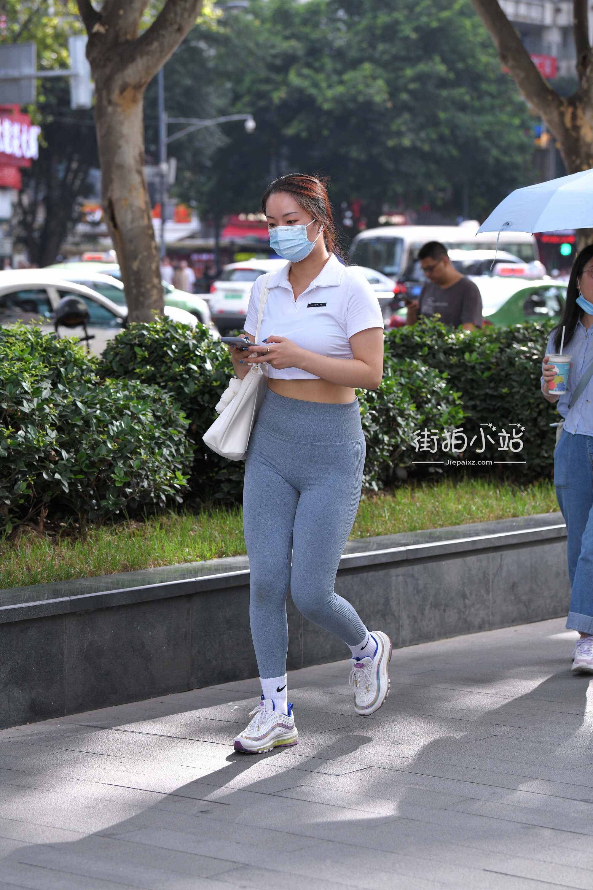 29483iacfw21qdxo.jpg