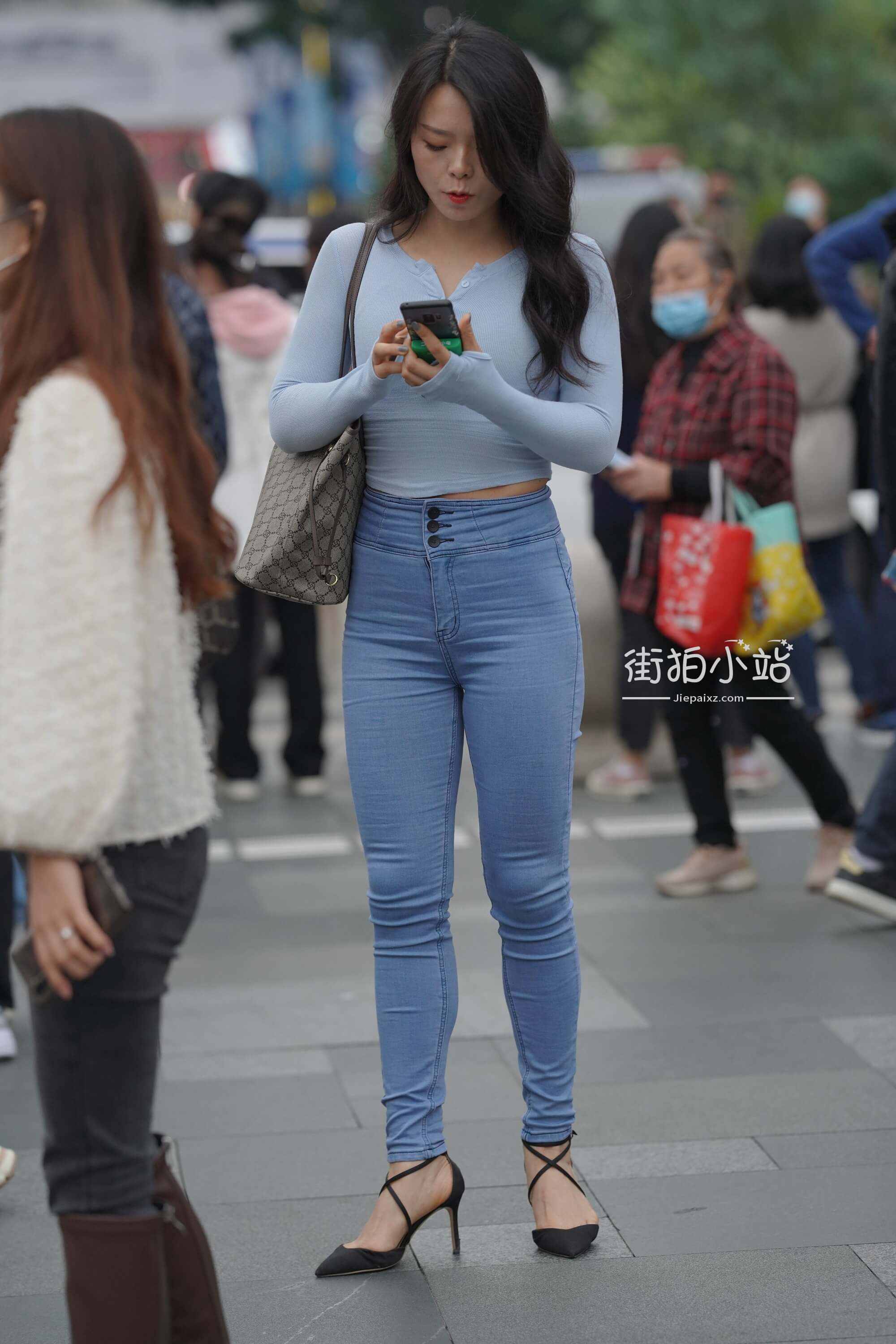 27883xis0cd50nuc.jpg