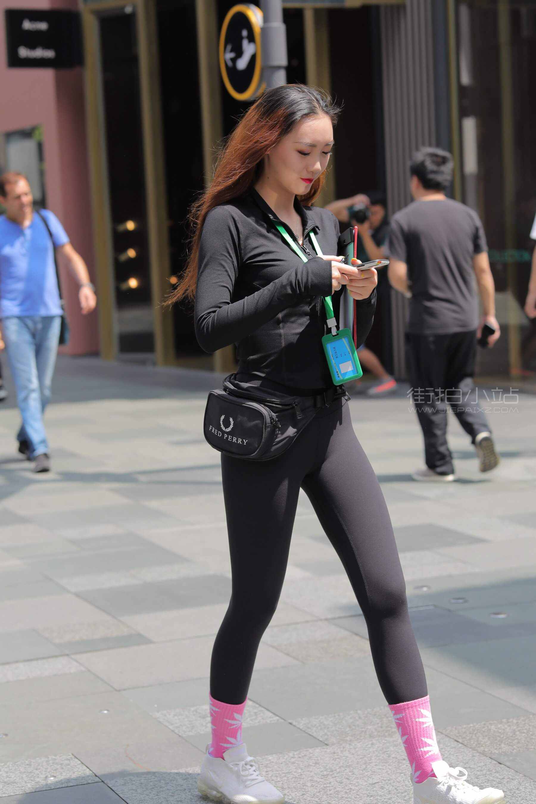 2439305seldkm5yu.jpg