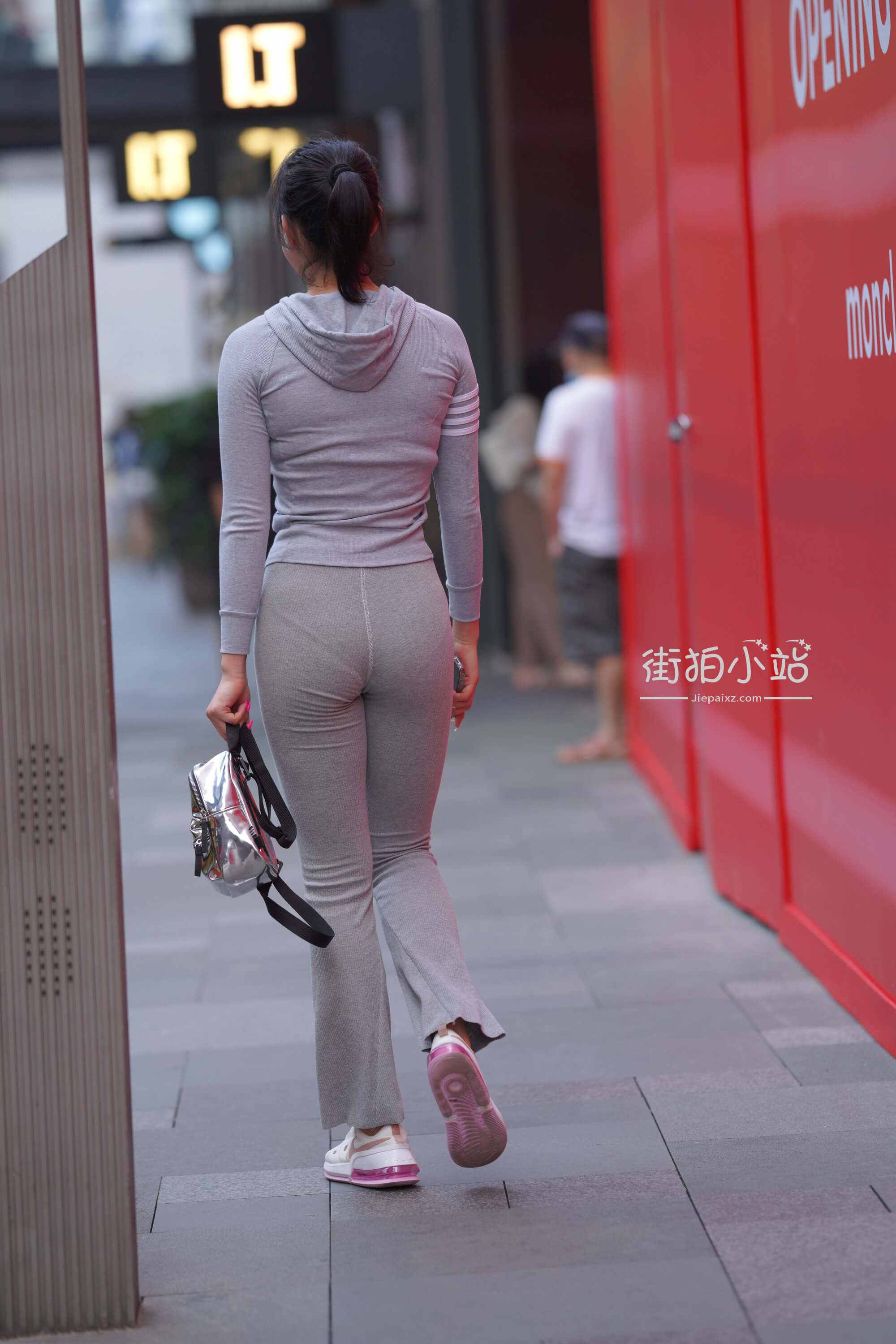 27094eav4qob2q5n.jpg