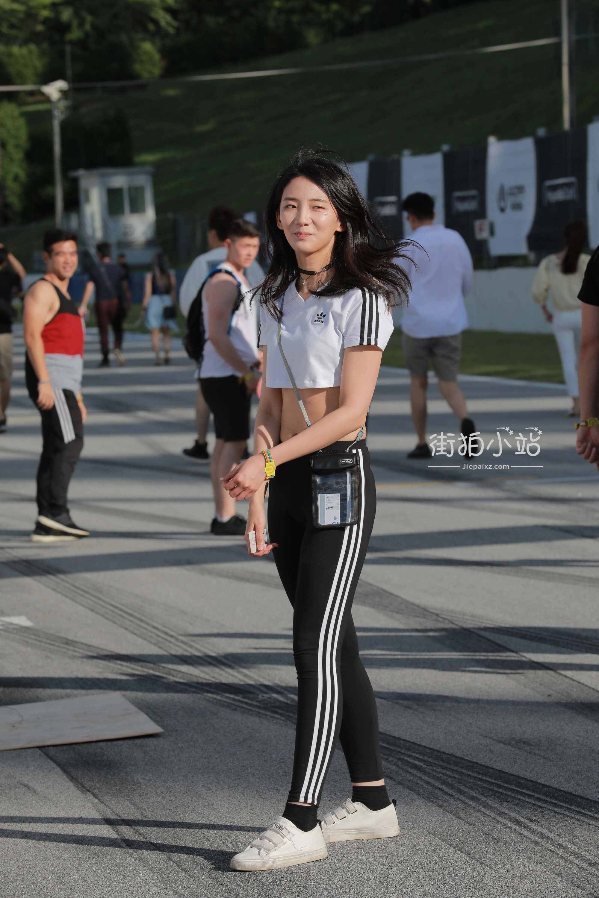 27052efc2ty5hlks.jpg
