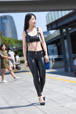 2395c0q55f4g334.jpg