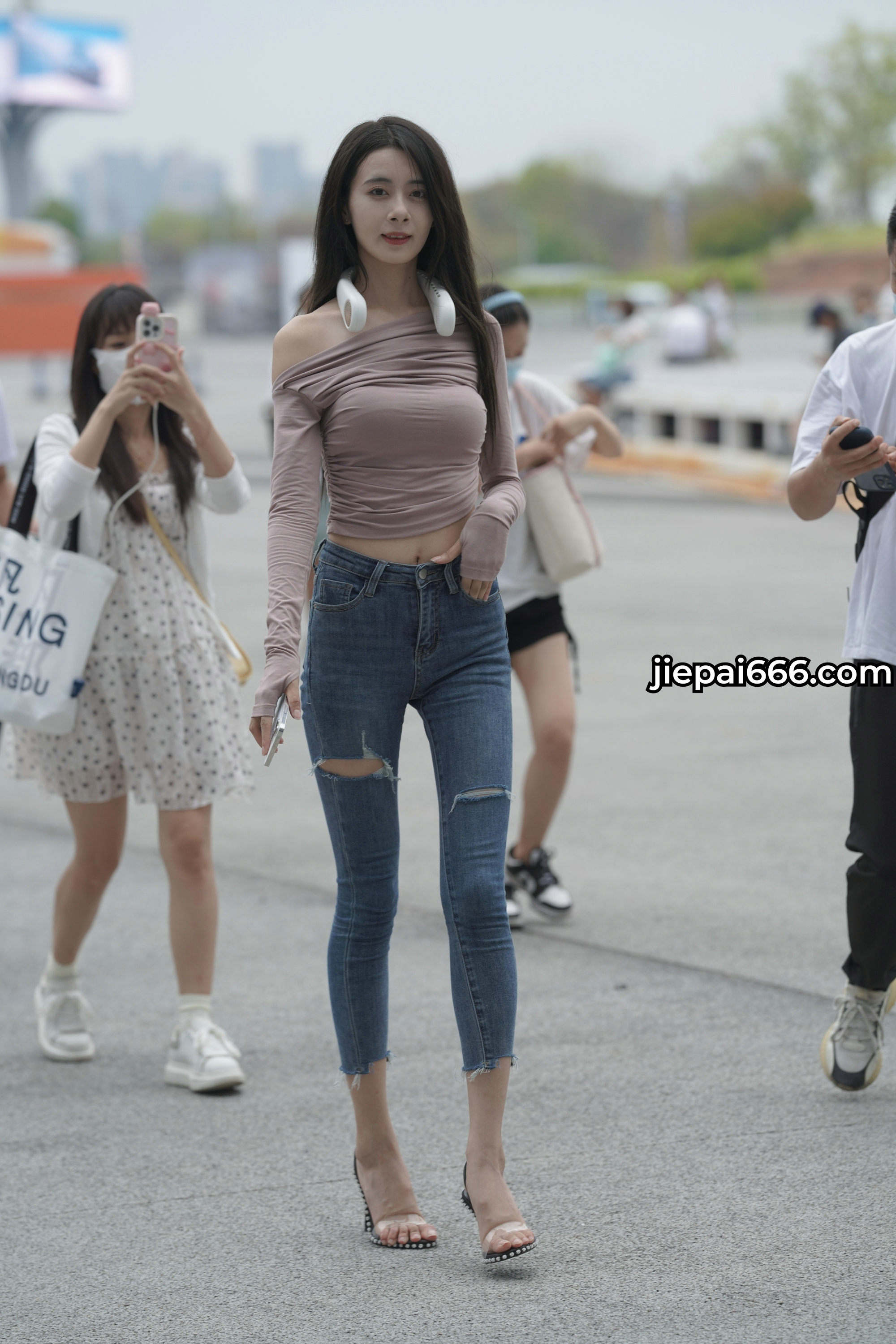 4465zqnnr2bnm5m.jpg