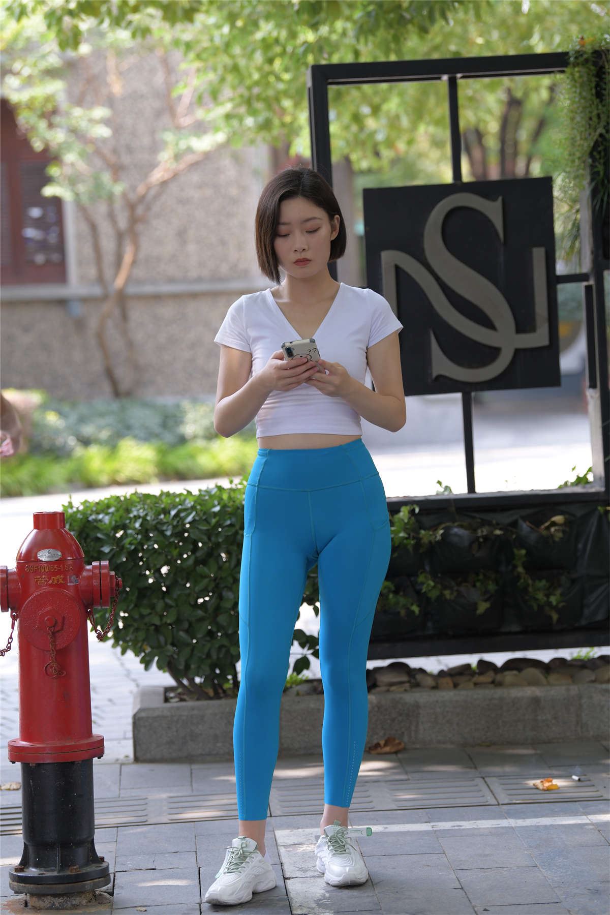 73684-uvmoe2q23nw.jpg