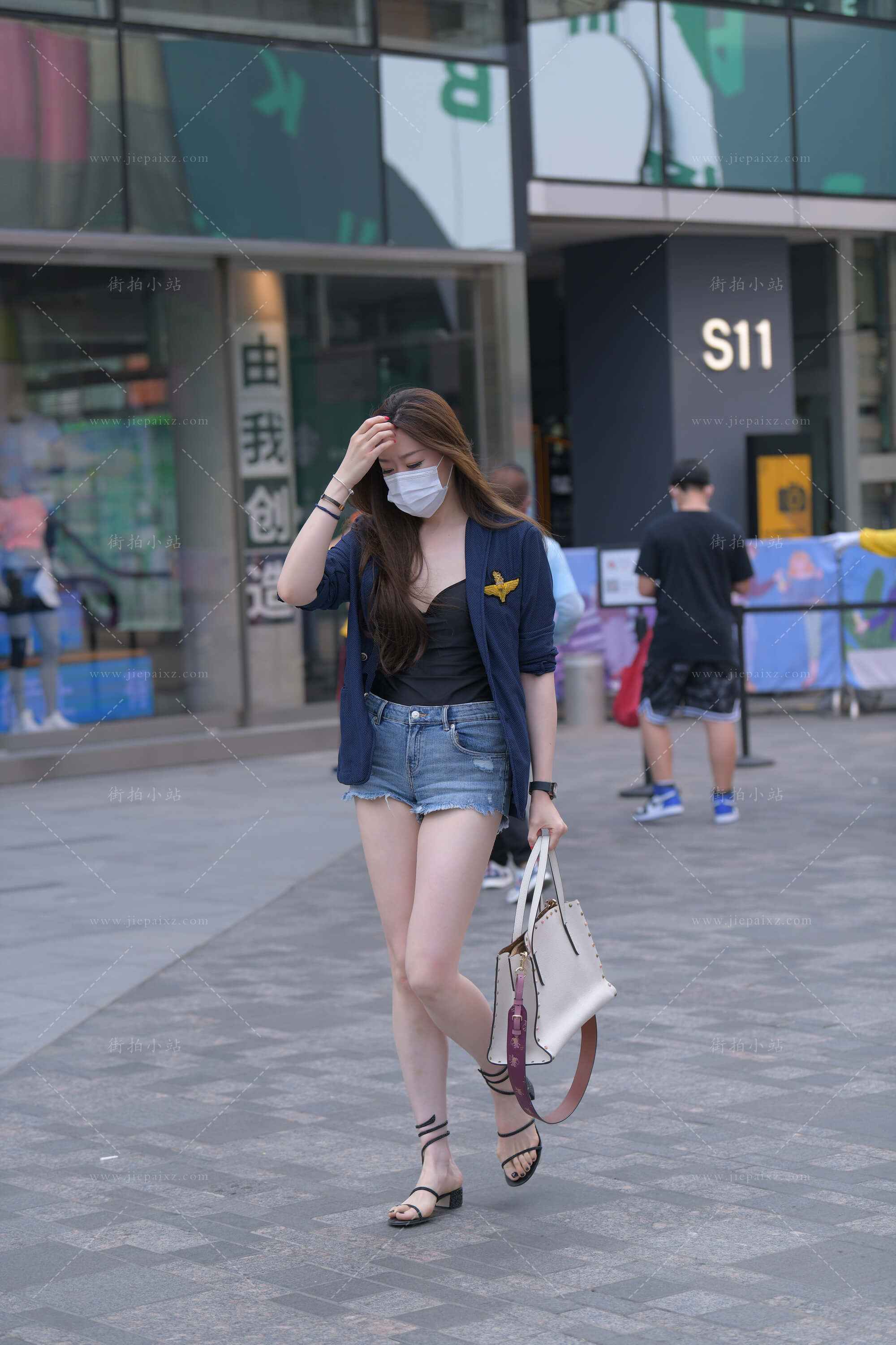 37489gyewpg51clv.jpg