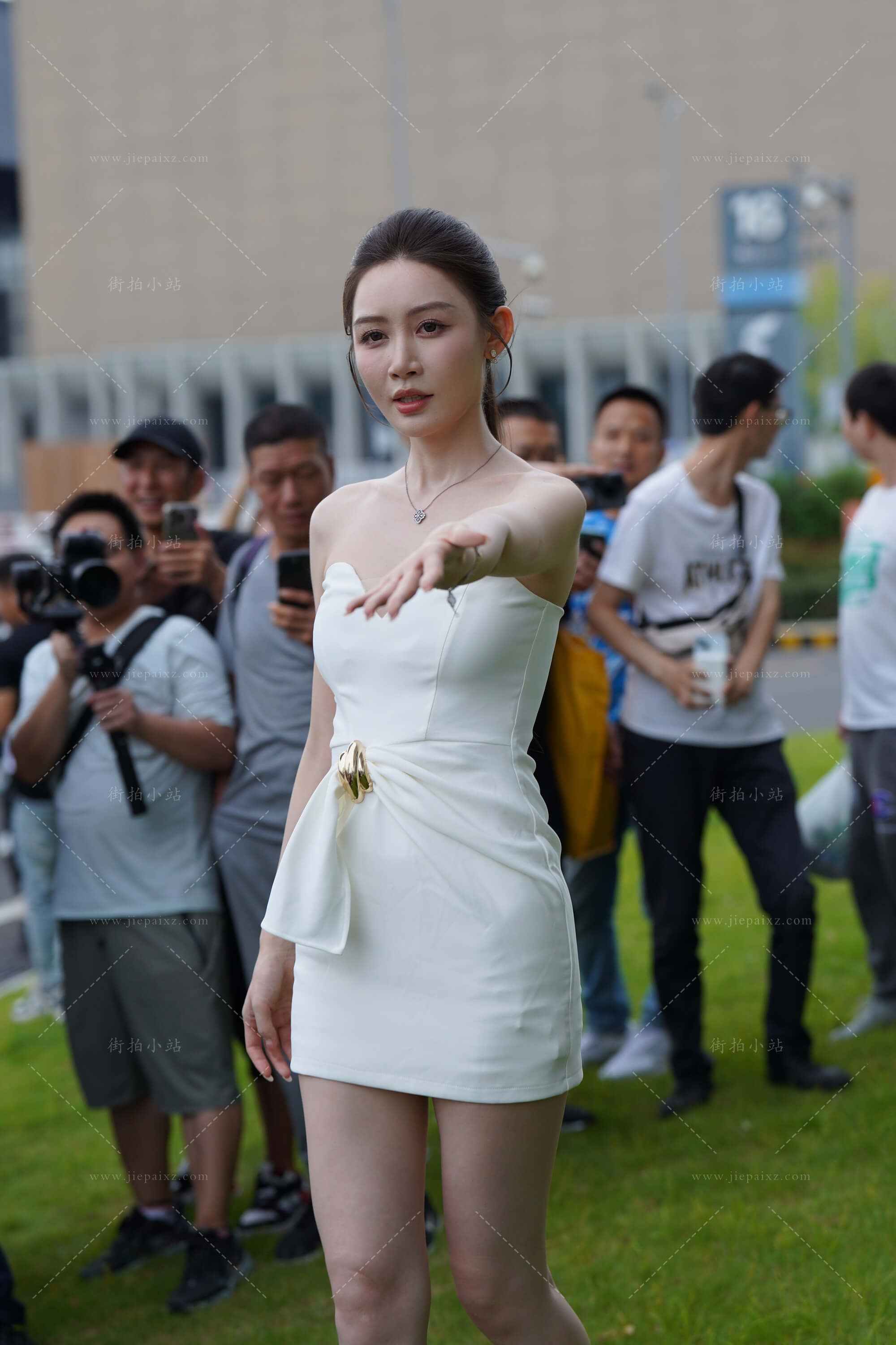 白裙敏敏