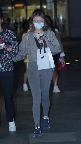 29158f21zdkj4rtf.jpg