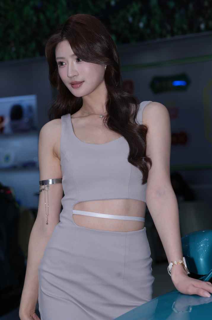 甜美套装裙夏虫虫 [24P-420MB]