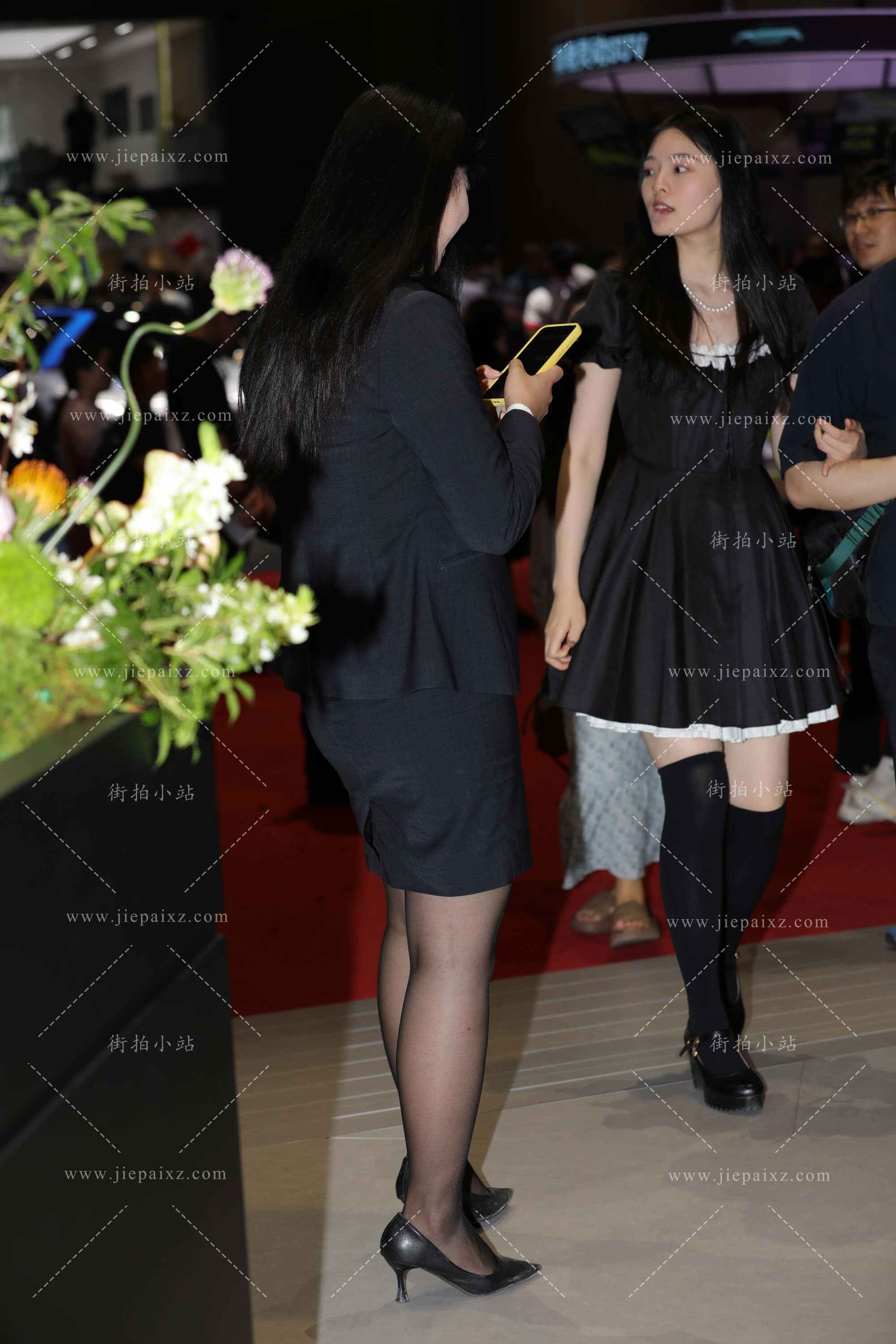 奔驰的几位黑色丝美女销售顾问 [19P]