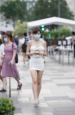 靓丽短裙美女