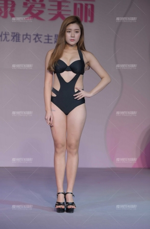 黑色连体比基尼