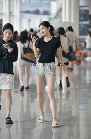 热牛库里丝美眉
