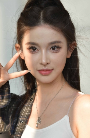 2495-9=65√有点韩系感，大眼睛热裤美女 16P