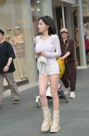 白热裤小姐姐--浅浅 【图片➕视频】