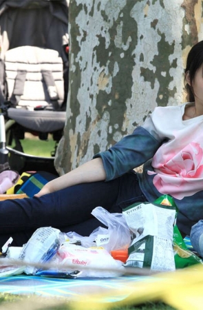 No964 两双精品少妇素足同时登场，请各位同学注意区分