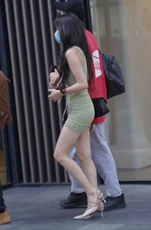 精选街拍作品 NO.1544 长发连体包臀裙美女[141P/261MB]