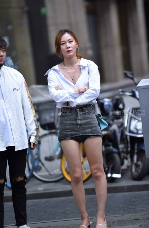 白衬衫姐姐