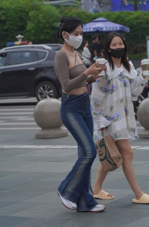 牛仔长腿美眉
