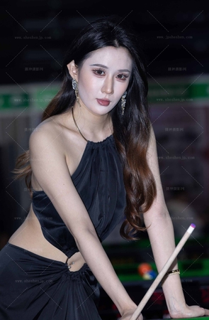 LB144-100P 杭州台球展-网红车模Nina穿这样打台球不怕走光吗