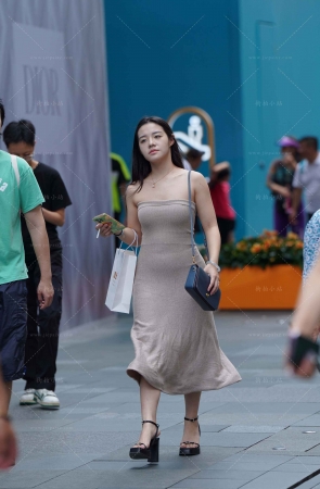 街拍抹胸裙魅力朲槭