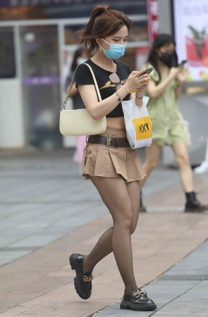 性感街拍黑丝短裙