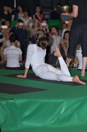 白色瑜伽裤