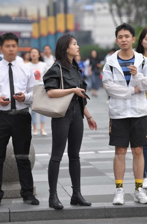 黑色紧牛女友