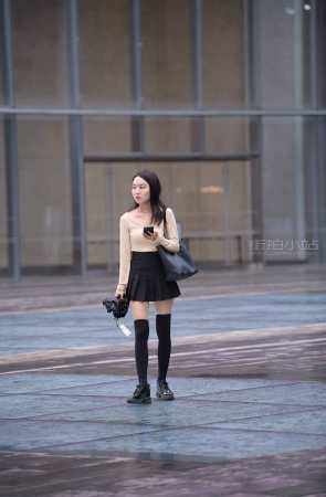 长筒袜小妞！