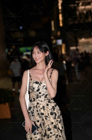 吊带长裙气质小仙女