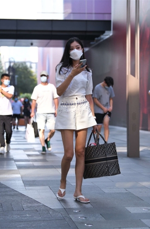 清秀美丽的白色系搭配