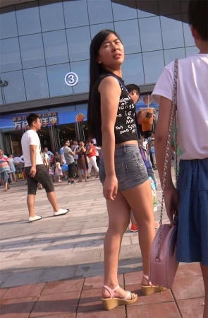 牛仔热裤性感美腿美女
