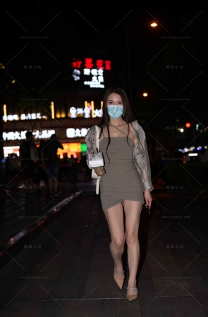 街拍短裙美腿凉高美女姐姐