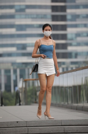 四九城嘎子街拍作品 - 热裤长腿小姐姐