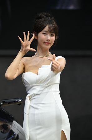 2591-18-86√身穿超薄肉丝的-小哈娜