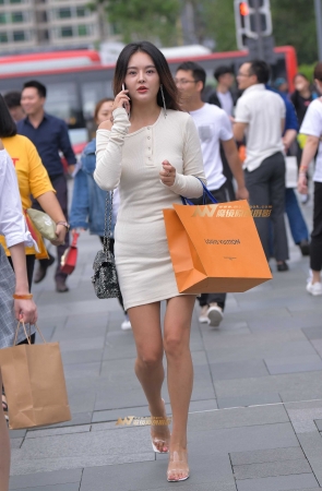 包臀短裙大长腿少妇